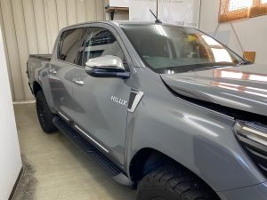 トヨタハイラックスフルラッピング完成