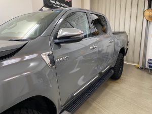 トヨタハイラックスフルラッピング完成