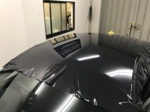 BMW５シリーズルーフラッピング施工開始
