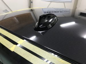BMW５シリーズルーフラッピング施工アンテナ艶あり黒完成