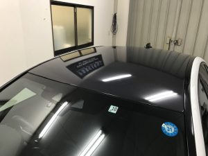 BMW５シリーズ艶ありカーボンルーフラッピング施工完成アップ