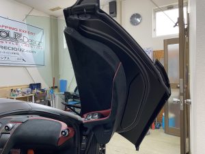 マクラーレンMP4-12Cスパイダーフルラッピングマットブラック完成右ドア内