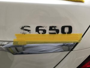 マイバッハV12ツートンラッピング-エンブレムが硬化で中々大変でした
