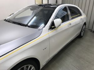 マイバッハV12ツートンラッピングサイドライン出し