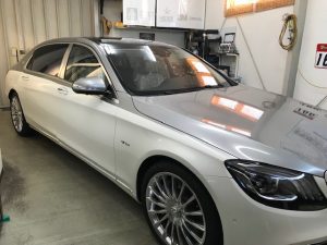 マイバッハV12ツートンラッピング完成右