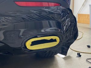 メルセデスベンツＧＬＢモールラッピングリアバンパー下施工中