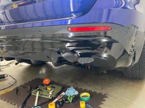 メルセデスベンツＧＬＢモールラッピングリアバンパー下施工中