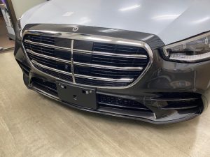 メルセデスベンツ Sクラス メッキモールラッピングフロントバンパー完成