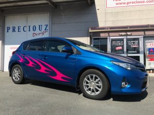 トヨタ オーリス バイナルグラフィック施工完成