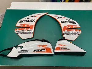 KTMDUKE持ち込みデカール施工
