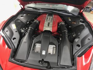 フェラーリ812スーパーファストカーボンラッピングエンジンルームv１２気筒