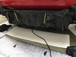 フェラーリ812スーパーファストカーボンラッピングリアディフェーサー施工中