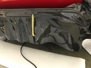 フェラーリ812スーパーファストカーボンラッピングリアディフェーサー施工中