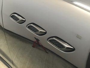 マセラティレバンテメッキフロントフェンダーダクトブラックアウト完成