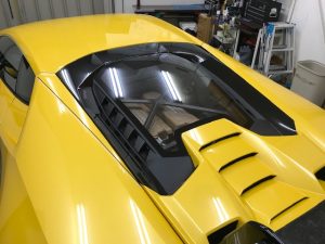 ラボルギーニウラカンペルフォルマンテルーフラッピング施工エンジンフード元の状態
