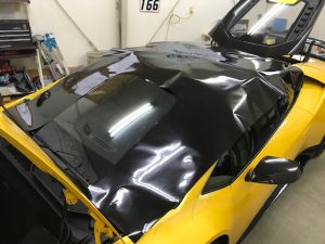 ラボルギーニウラカンペルフォルマンテルーフラッピング施工中