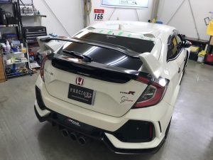 ホンダシビックタイプＲルーフラッピング施工前後ろ