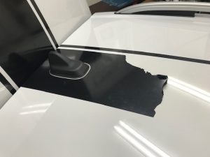 ミニクロスオーバールーフラッピング純正ストライプ剥がし作業