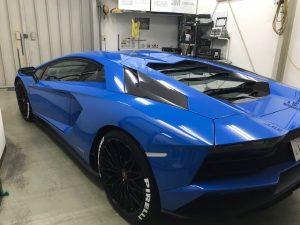 ランボルギーニ アヴェンタドールSルーフラッピング施工前リア