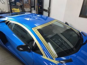 ランボルギーニ アヴェンタドールSルーフラッピング施工中