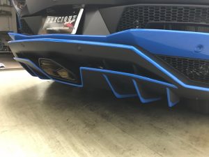 ランボルギーニアヴェンタドールアンダーライン貼り