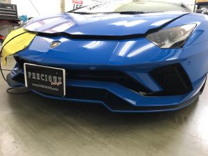 ランボルギーニアヴェンタドールアンダーライン貼りフロントリップ