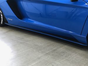 ランボルギーニアヴェンタドールアンダーライン貼りサイドステップ