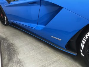 ランボルギーニアヴェンタドールアンダーライン貼りサイドステップ