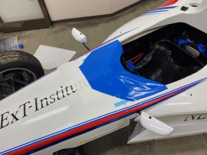 フォーミュラーエンジョイ２デザインラッピング完成前から