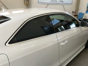 AUDI アウディS5 クーペメッキウィンドモールラッピング右側艶有りブラック施工前