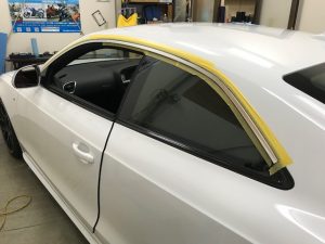 AUDI アウディS５クーペメッキウィンドモールラッピング下部