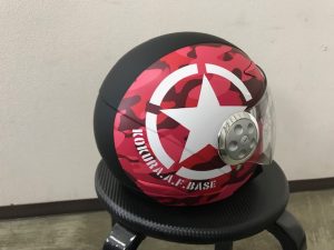 ヘルメットラッピング子供用ヘルメット迷彩カラー完成右後ろ