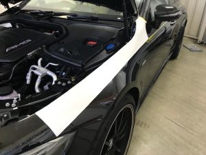 メルセデスAMGGT53ツートンラッピング施工Fフェンダー左