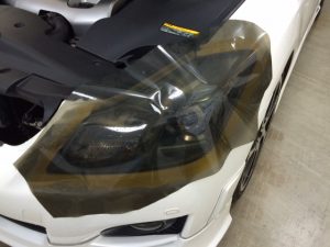 電飾用フィルムによるヘッドライトラッピング