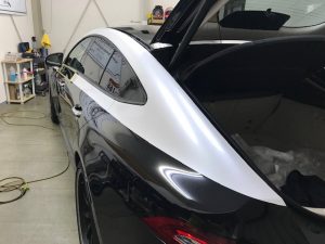 メルセデスAMGGT53ツートンラッピング施工リアピラー左
