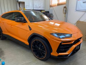 ランボルギーニウルス ルーフラッピンググロスカーボン施工前