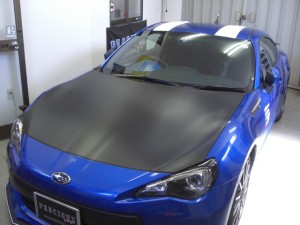 スバルBRZカーボンボンネットラッピング